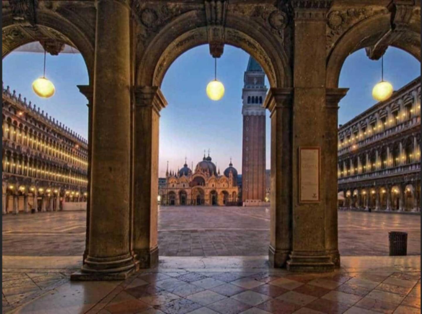 Venice Gold Room Exterior photo